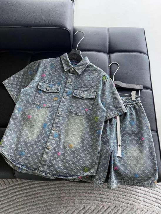 Picture of LV Shirt Pant Suits _SKULVM-3XLxetr0923337